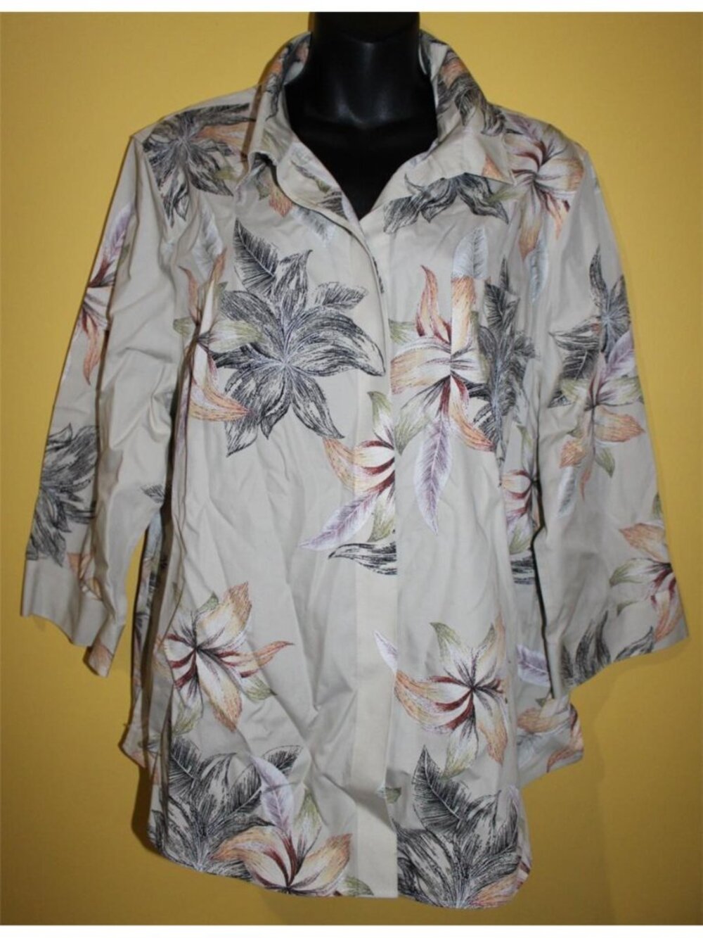 NWOT Chico's 3 Lg XL 16/18 Floral Tropical Placket Button 3/4 Slv Top No Iron